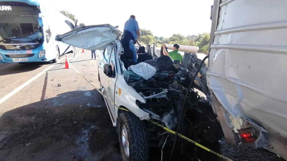 Muere empleado agrícola que impactó contra trailer en la autopista Benito Juárez