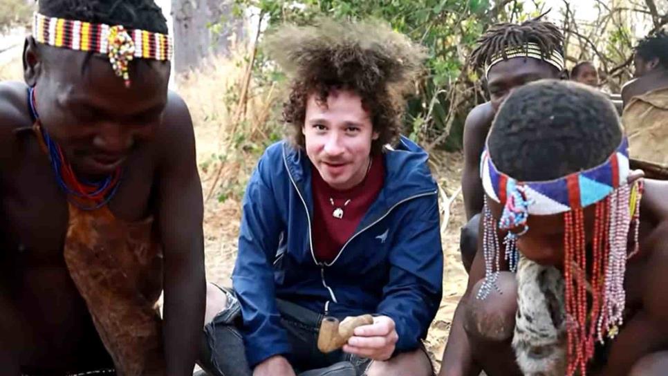 Luisito Comunica posa en la portada de Playboy África mientras fuma marihuana