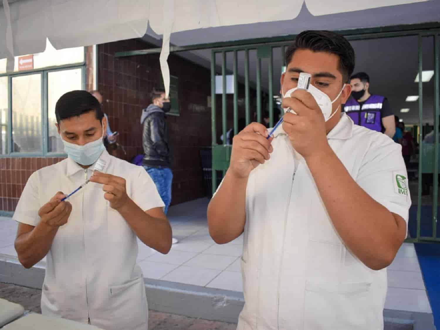 Posponen fechas de vacunación para maestros en Sinaloa