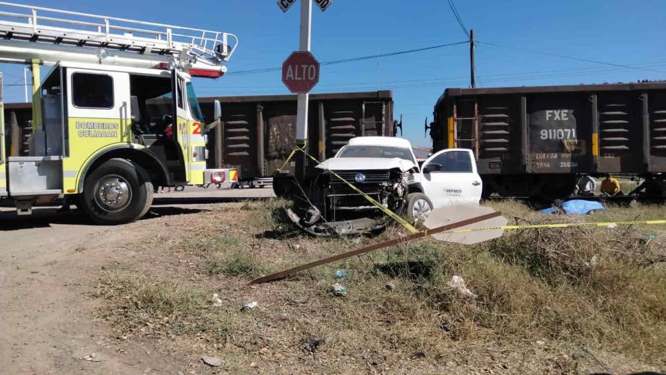 Muere conductor de camioneta arrollada por el tren