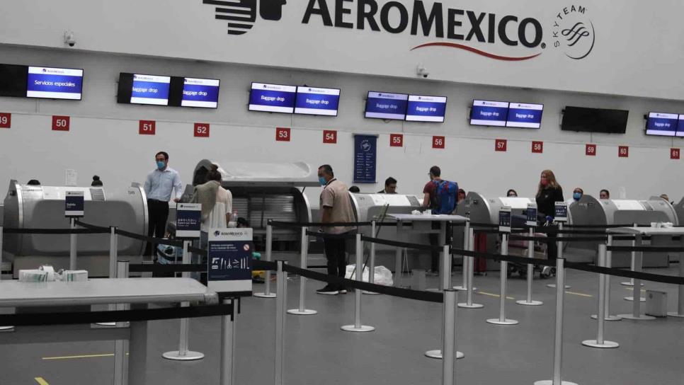 Cancelan decenas de vuelos en México por contagios de personal de aerolíneas