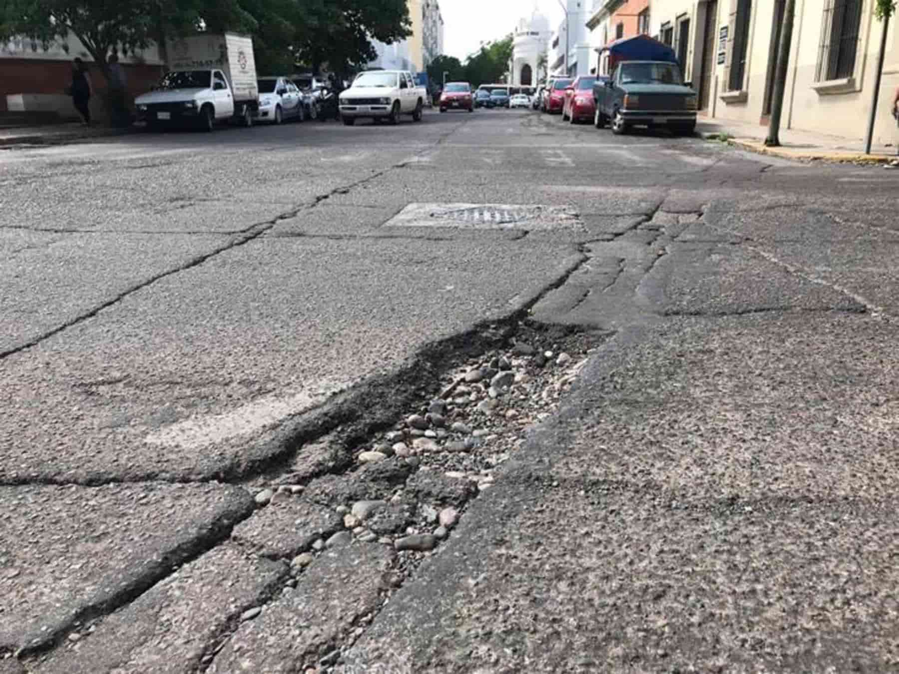 ¿Daños por los baches? Ayuntamiento de Culiacán ya le pagó a 100 conductores