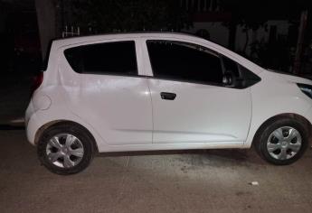 Policías estatales recuperan vehículo robado en la Díaz Ordaz