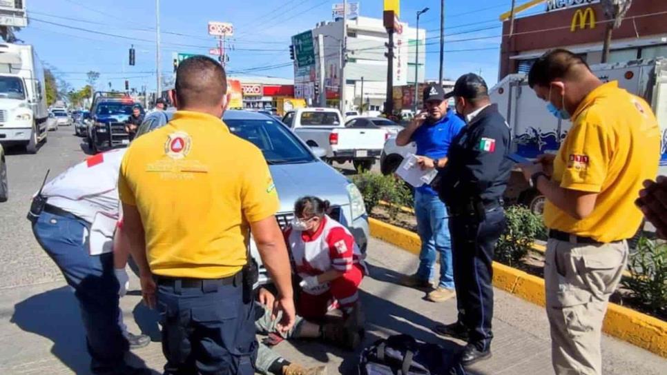 Motociclista resulta lesionado en desigual choque