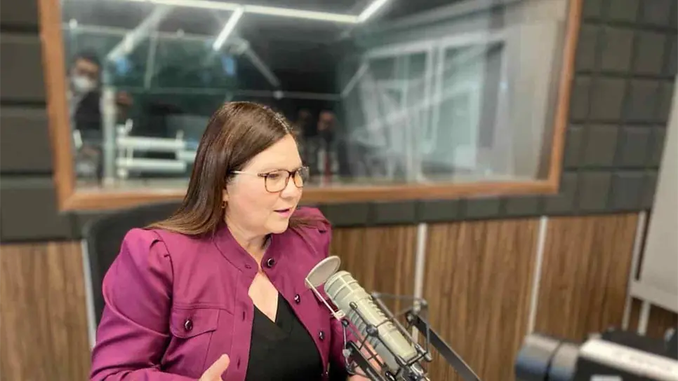 Imelda Castro Castro en el estudio de Luz Noticias. FOTO: Luz Noticias