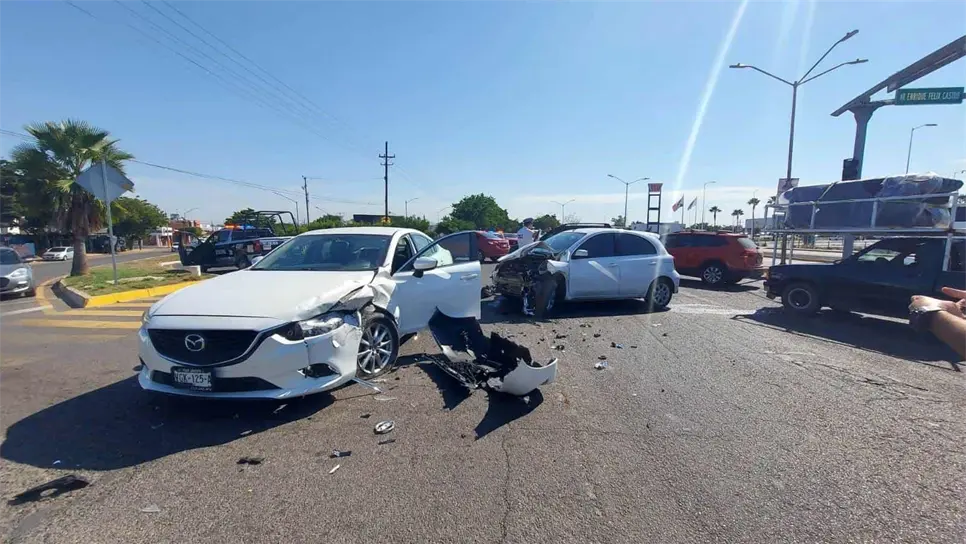 Choque al norte de Culiacán deja dos heridos y daños materiales