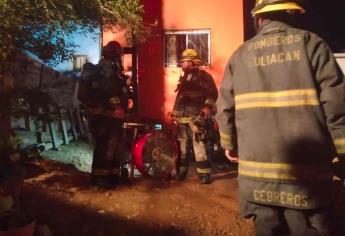 Se quema casa en la colonia Francisco Alarcón, en Culiacán