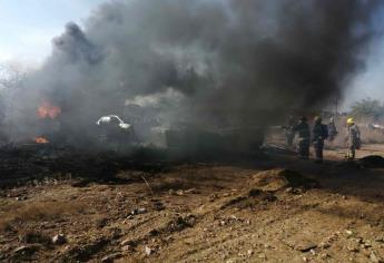 Decenas de autos quedan calcinados tras nuevo incendio en la pensión de La Costerita