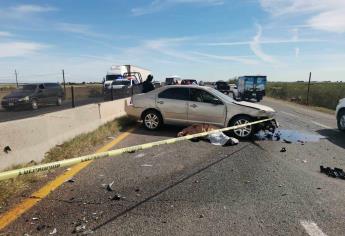 Muere mujer al chocar en su vehículo en la México 15
