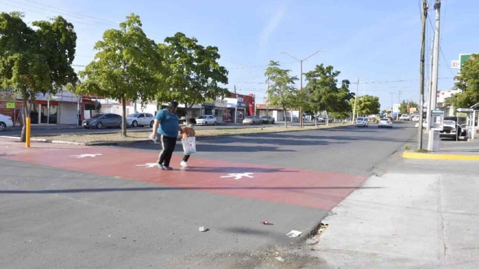 Instalan paso peatonal en bulevar Benjamín Hill en el sector Barrancos