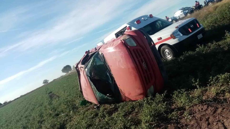 Volcadura deja un adolescente muerto y cuatro más lesionados