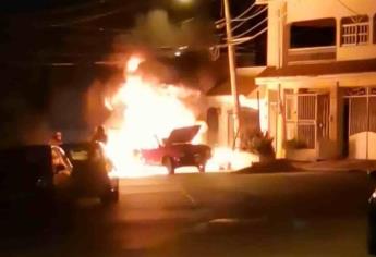 Camioneta termina en cenizas en Casa Blanca