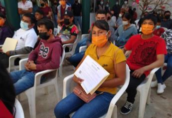 Entregan certificados de educación básica a jornaleros migrantes de Villa Juárez