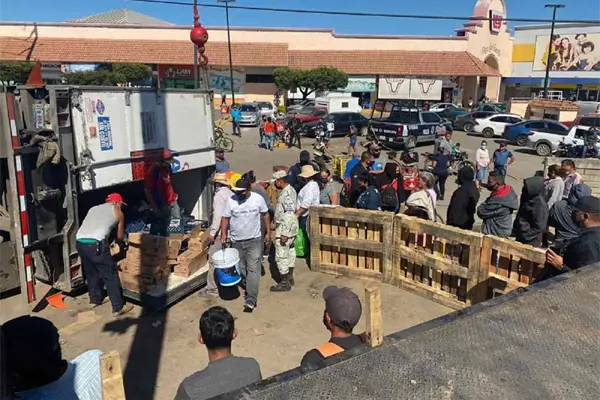 Se registra rapiña en camión volcado, en Guasave Se registra rapiña en camión volcado, en Guasave