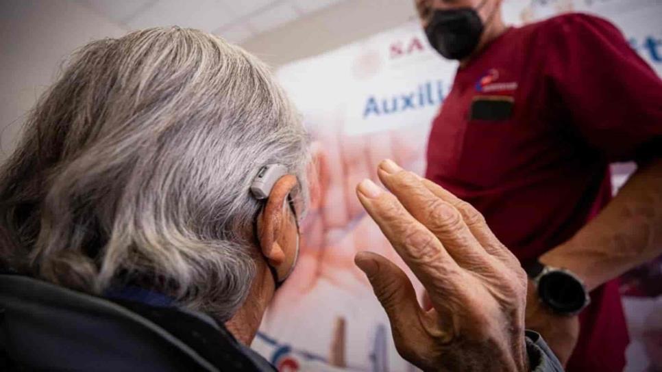 5 de cada 10 adultos mayores sufren disminución severa de sordera