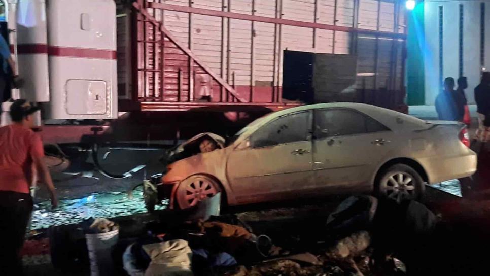 Un hombre herido tras encontronazo entre torton y automóvil, en La Costerita