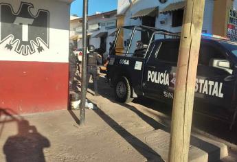 Aseguran a hombre armado y a una vendedora de droga en cantina de Culiacán