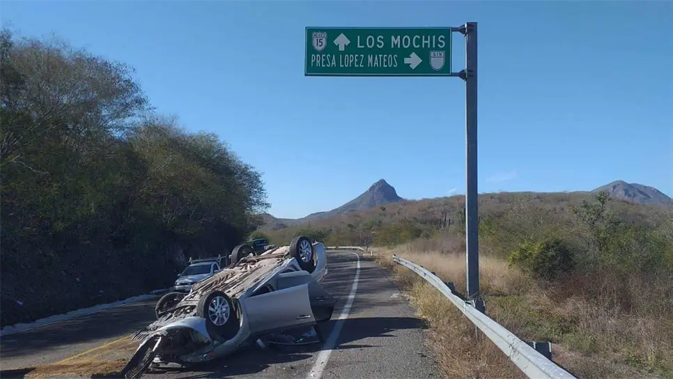 Dos niñas lesionadas tras volcadura en la carretera México 15