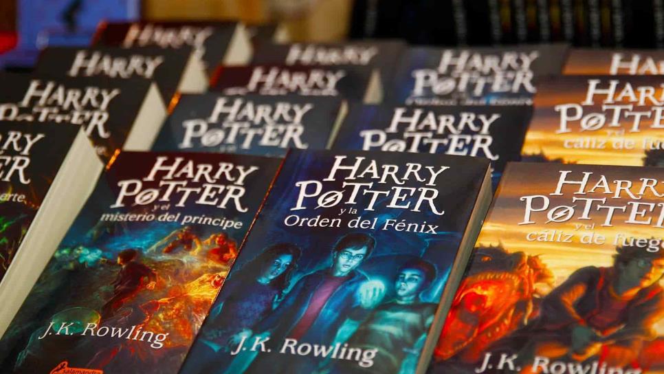 Por contener «brujería» un sacerdote organiza quema de libros de Harry Potter y Crepúsculo