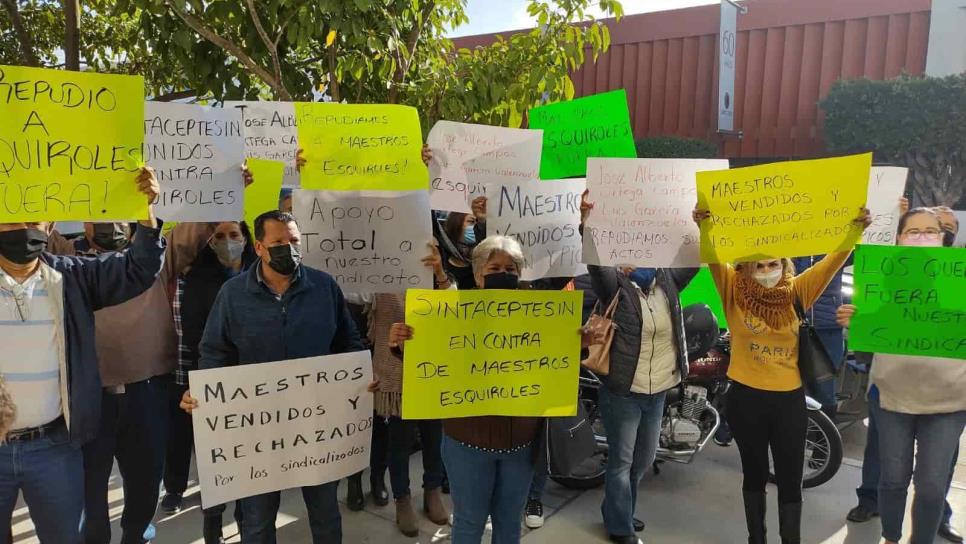 Se manifiestan maestros sindicalizados del Conalep en contra de dos profesores