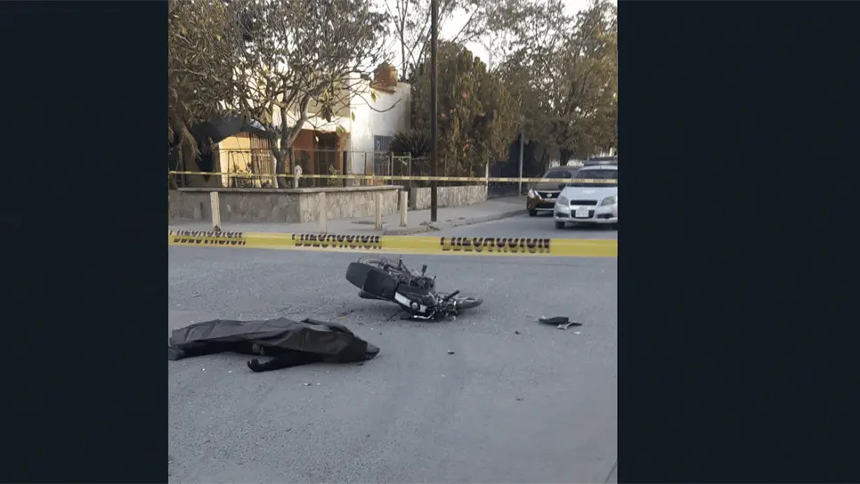 Muere motociclista embestido por una camioneta en El Fuerte