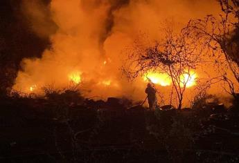 Arden miles de llantas en fuerte incendio en predio de la comunidad de Culiacancito