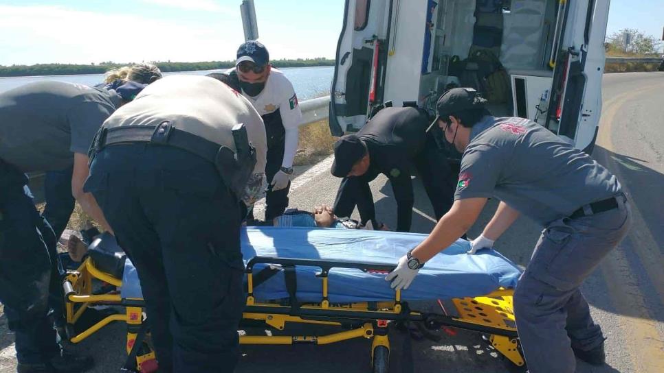 Motociclista derrapa en la curva de los murciélagos en El Maviri