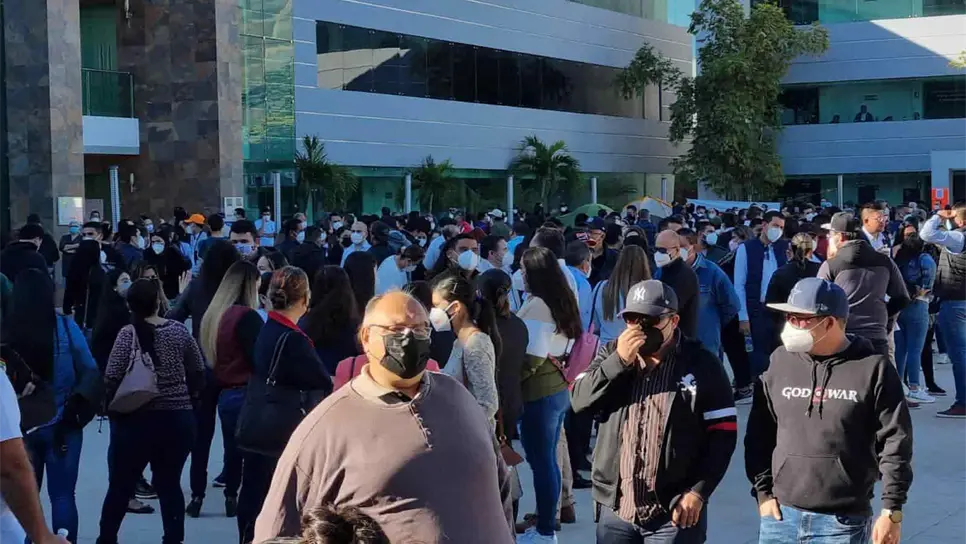 Manifestación masiva en SEPyC por irregularidades en plazas