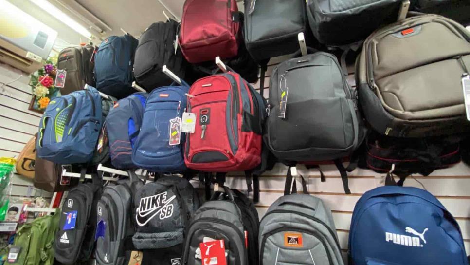 Aumenta 60 % la venta de mochilas ante clases presenciales