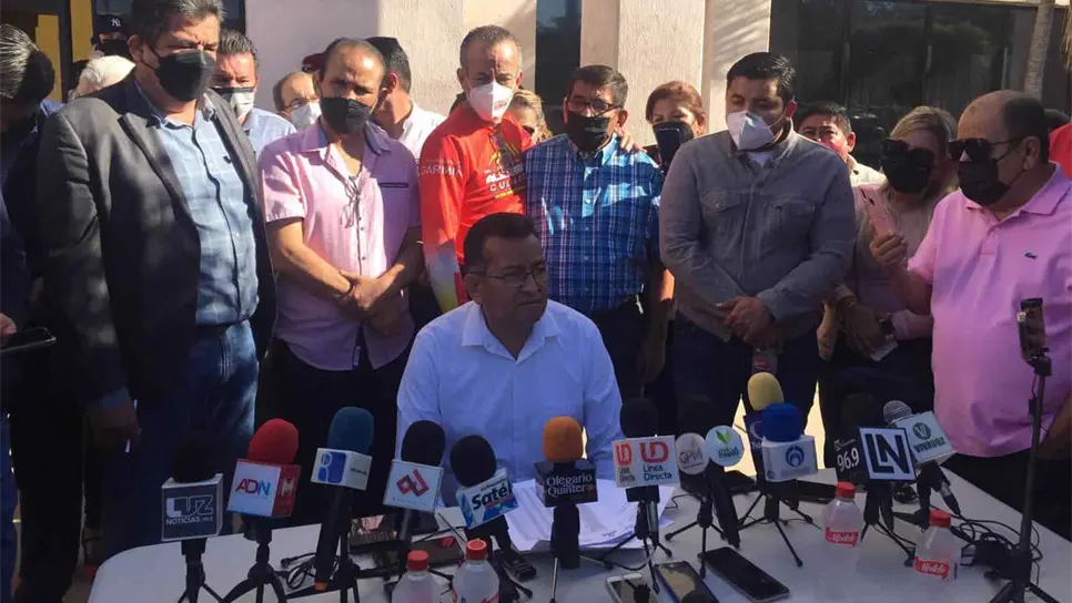 Presenta Alfredo Heredia denuncia en Fiscalía por actos de corrupción en créditos de vivienda