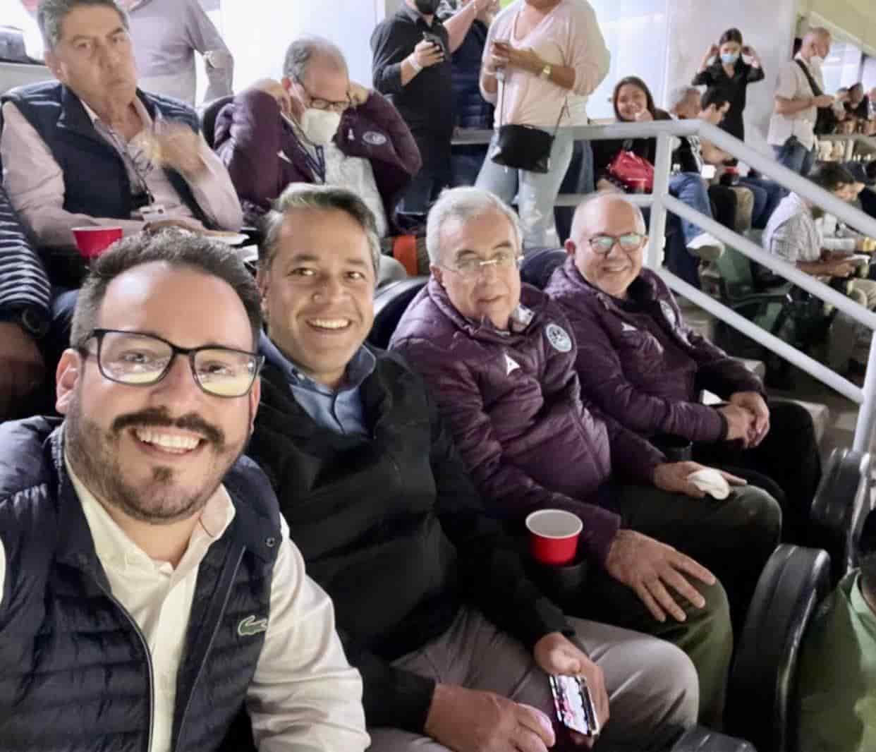 El Gobernador del Estado y el alcalde de Mazatlán en el partido de futbol del Mazatlán FC contra el América. FOTO: Cortesía.