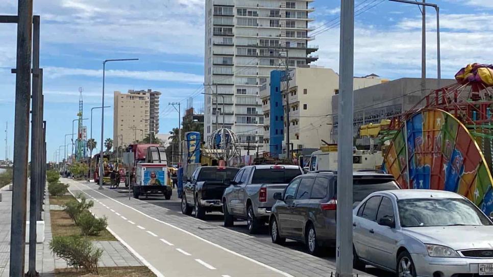 Se instala Feria del Carnaval en plena franja turística