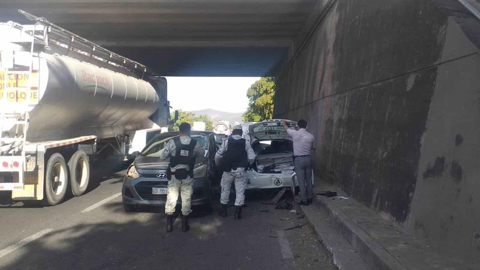 Conductor pierde el control y queda prensado al impactar contra otro vehículo, en La Costerita