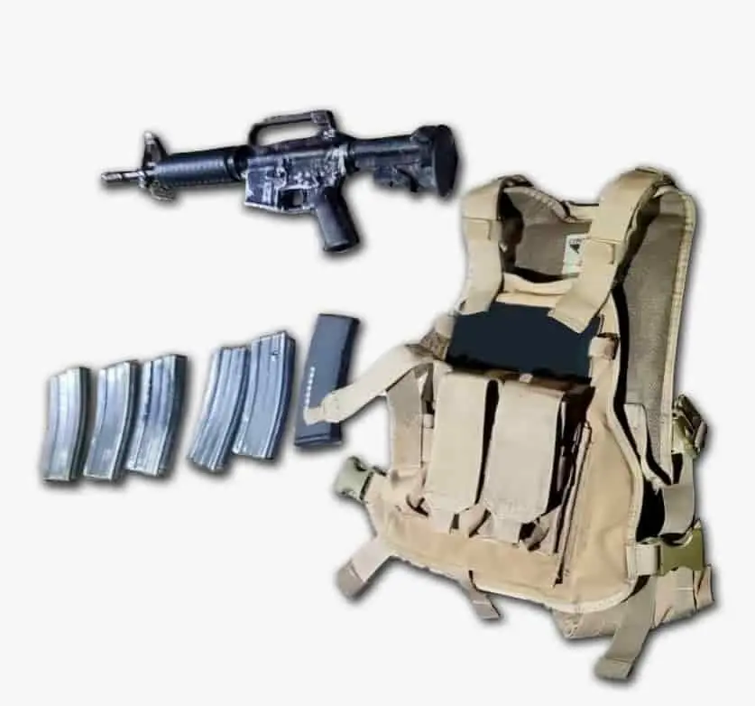 Tras persecución en Tepuche, aseguran armas, vehículo y equipo táctico