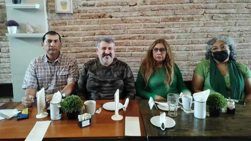 Reta candidata de la planilla verde del SNTE 53 a debate político