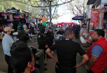 Taqueros del Mercado Zona 030, en Los Mochis, se agarran a golpes por los clientes