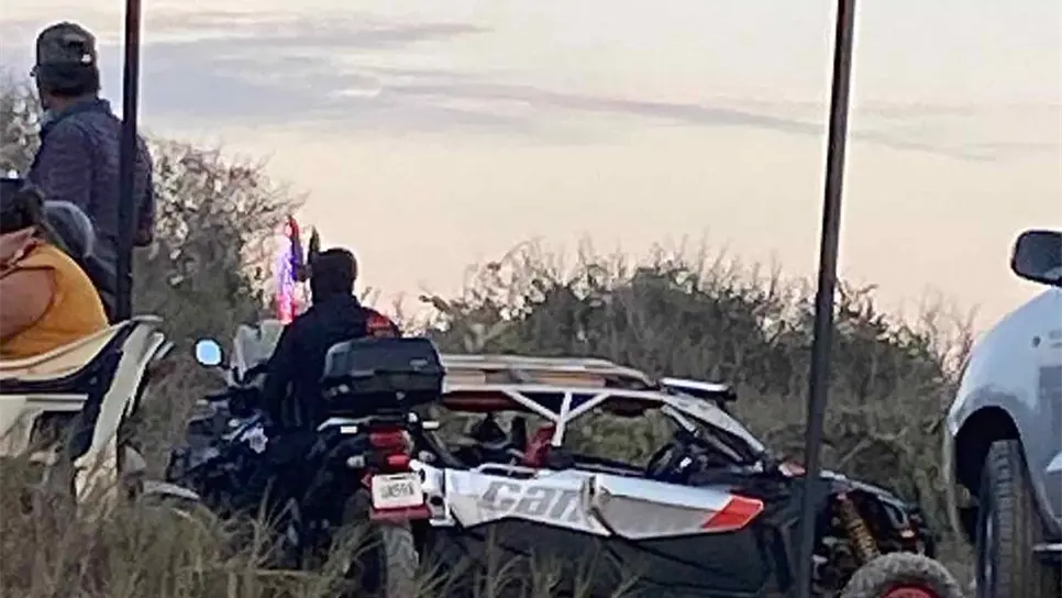 Muere mujer al voltear en un razzer en Mazatlán