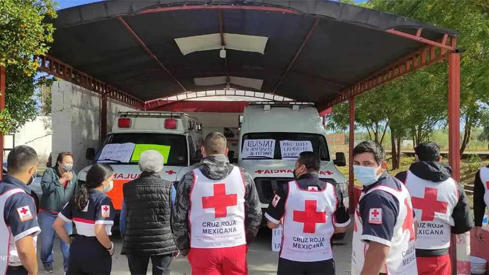 Socorristas y voluntarios de Cruz Roja toman la base de El Fuerte