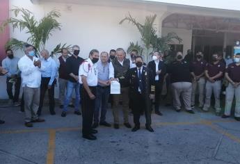 Donan camión a Bomberos Veteranos de Los Mochis