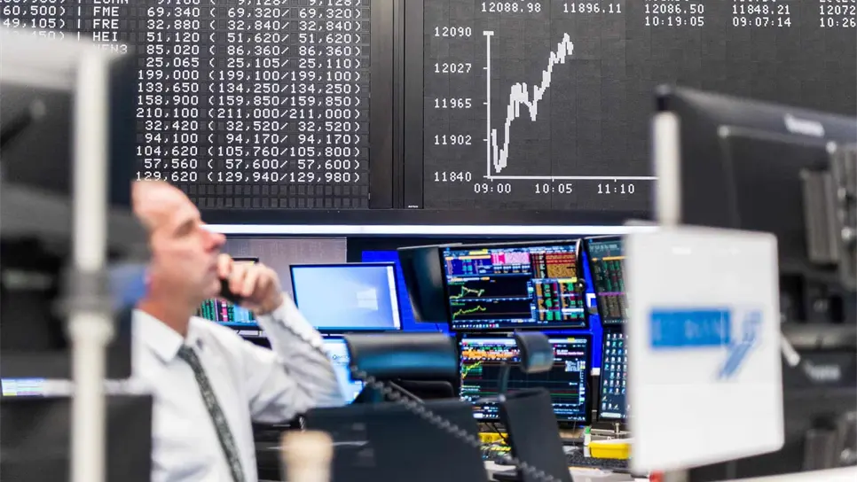 Las grandes bolsas europeas bajan más del 4 % por la guerra en Ucrania