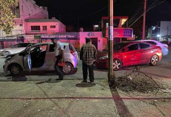 Hombre sufre lesión de espalda tras choque en la colonia Centro de Culiacán