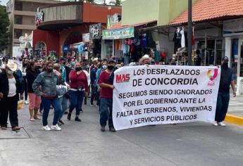 Desplazados amenazan con abordar a AMLO en su visita a Mazatlán