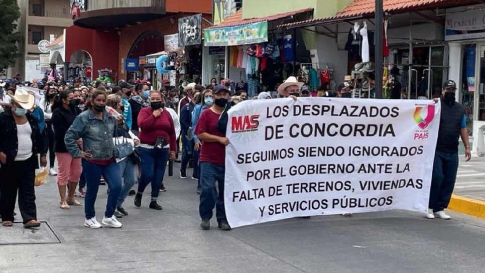 Desplazados amenazan con abordar a AMLO en su visita a Mazatlán