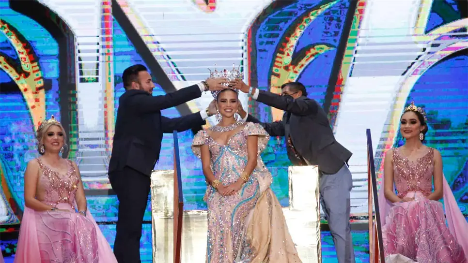 Coronan a Ivanna Matamoros como la Reina de los Juegos Florales