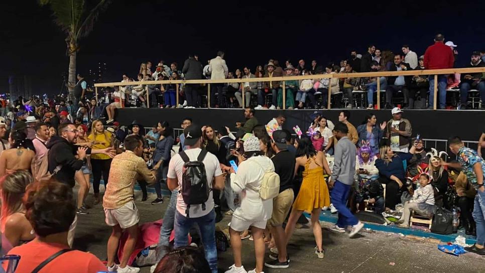 Miles de personas ya se encuentran disfrutando del desfile del Carnaval