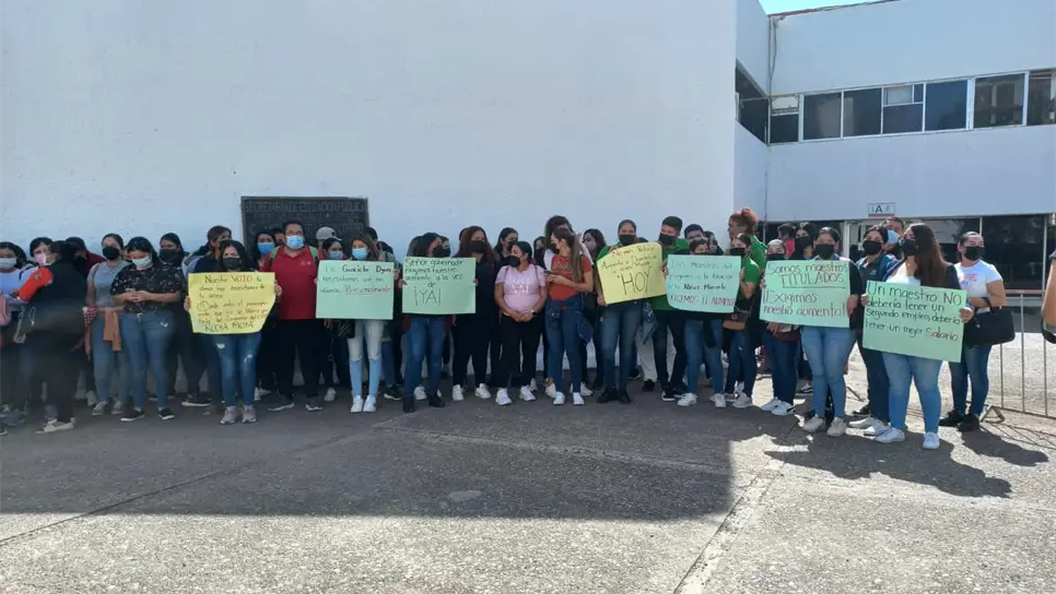 Se manifiestan maestros del Programa de Niños Migrantes en SEPyC