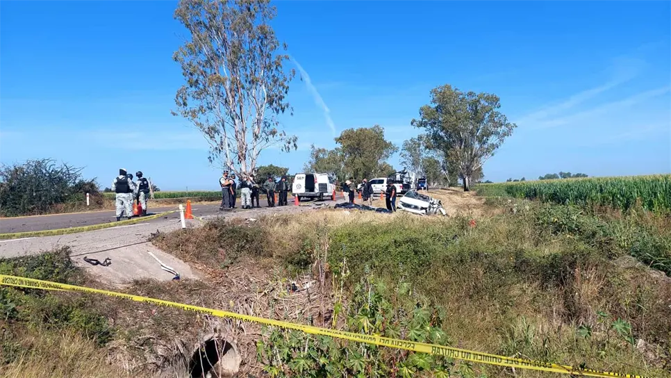 Volcadura en la Culiacán-Mazatlán deja un hombre sin vida y armas aseguradas