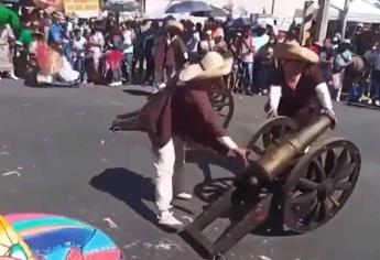 Recibe un cañonazo en su mano durante el Carnaval de Huejotzingo 2022 en Puebla