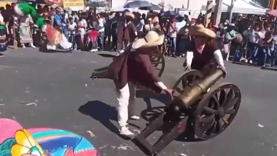 Recibe un cañonazo en su mano durante el Carnaval de Huejotzingo 2022 en Puebla