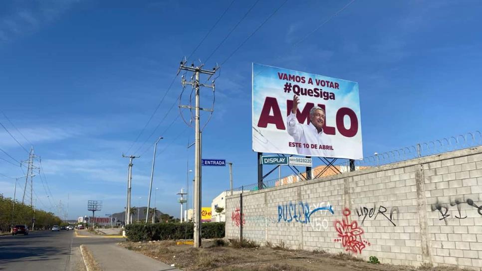 Se promociona AMLO en espectaculares, pese a veda electoral